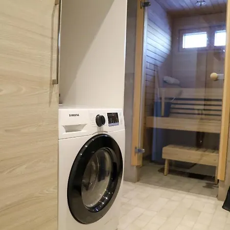 Modern Semi-detached House With Wonderful Location! 度假居 *