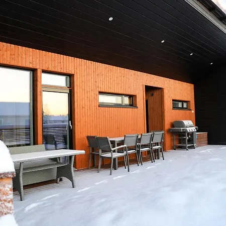 度假居 Modern Semi-detached House With Wonderful Location! 罗瓦涅米