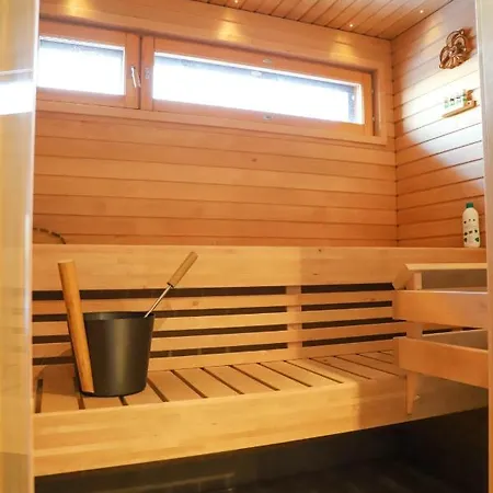 Modern Semi-detached House With Wonderful Location! 度假居 *