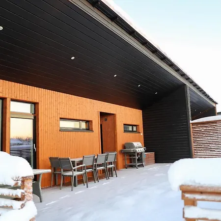 度假居 Modern Semi-detached House With Wonderful Location! 罗瓦涅米