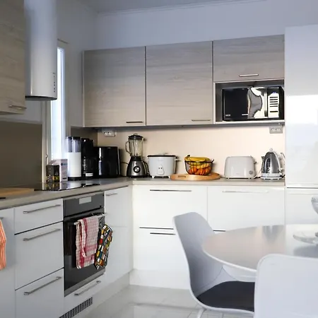 Modern Semi-detached House With Wonderful Location! 度假居 *