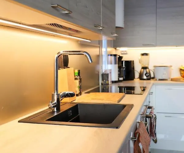 Modern Semi-detached House With Wonderful Location! *