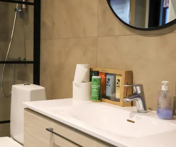 Modern Semi-detached House With Wonderful Location! Dom wakacyjny